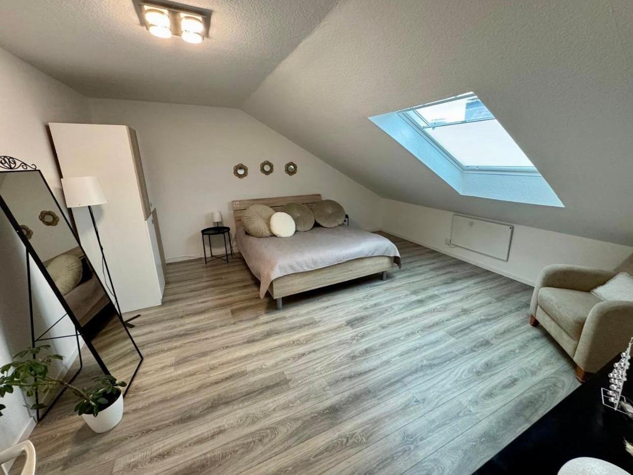 Marienhaus Apartment - Zentral, Parken, Netflix, Kontaktloses Einchecken Wuppertal Exterior photo